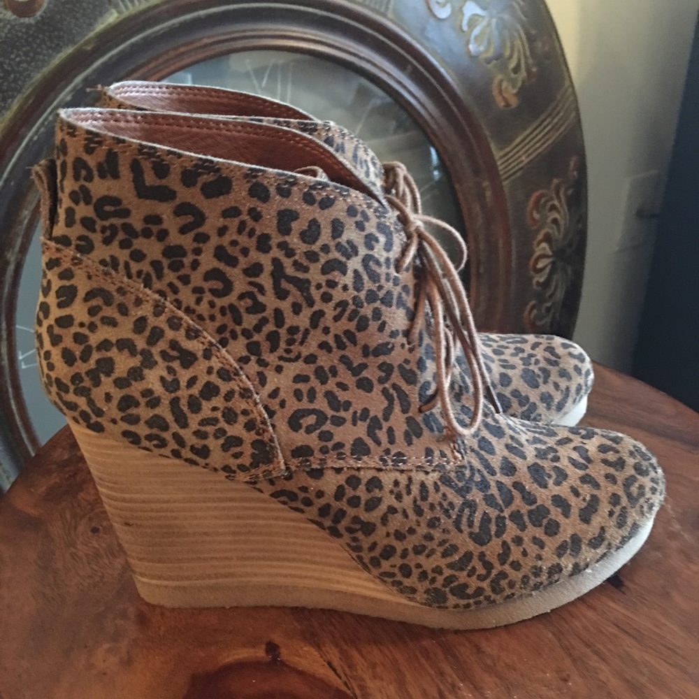 Lucky Brand wedge